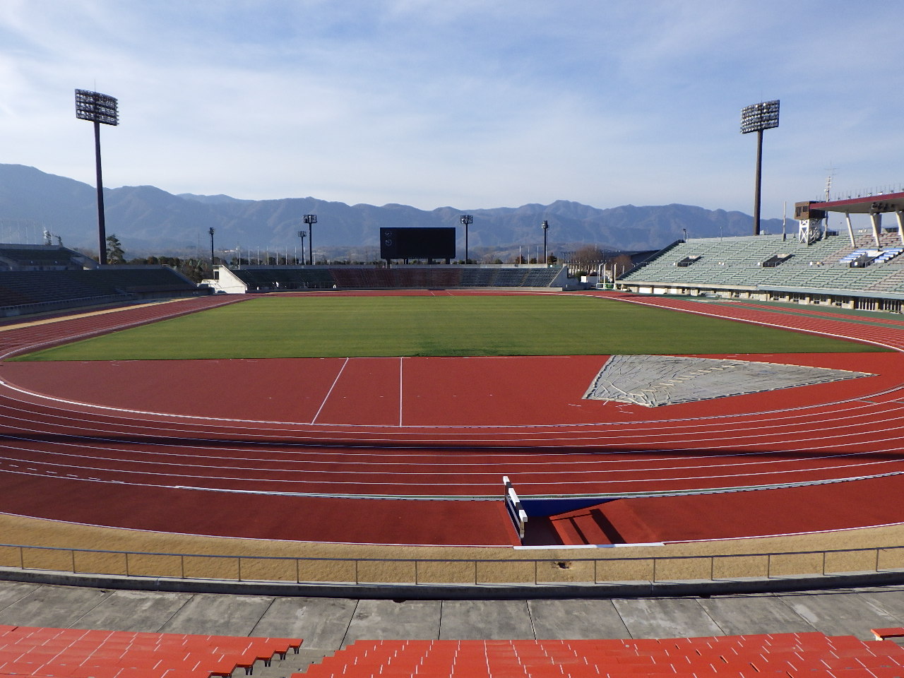 小瀬スポーツ公園陸上競技場