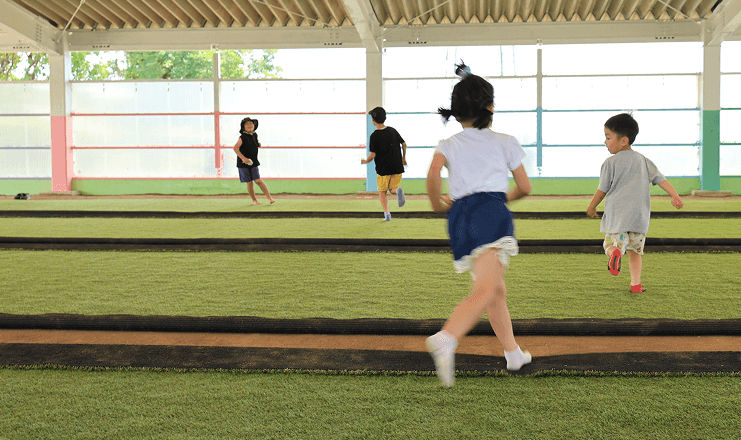 子どもたちが、裸足で遊べる場所へ